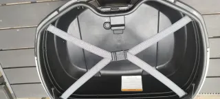 Baúl Suzuki Original con respaldo y soporte 47L