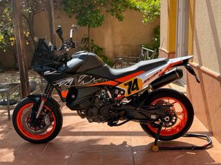 KTM 890 SMT Negra y Naranja