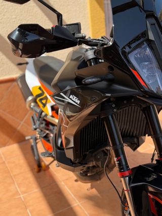 KTM 890 SMT Negra y Naranja