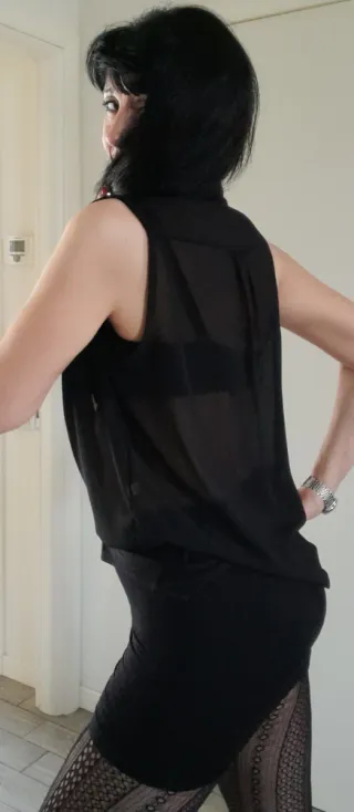 Blusa nera trasparente con paillettes