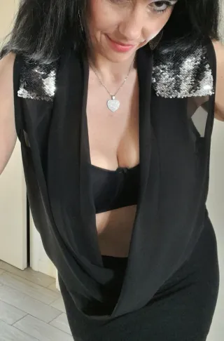 Blusa nera trasparente con paillettes