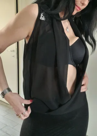 Blusa nera trasparente con paillettes