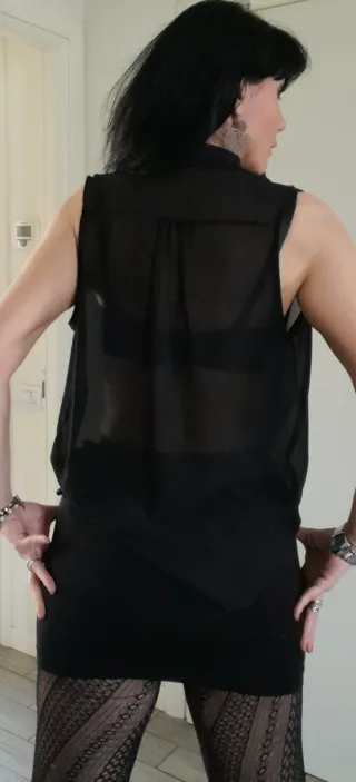 Blusa nera trasparente con paillettes