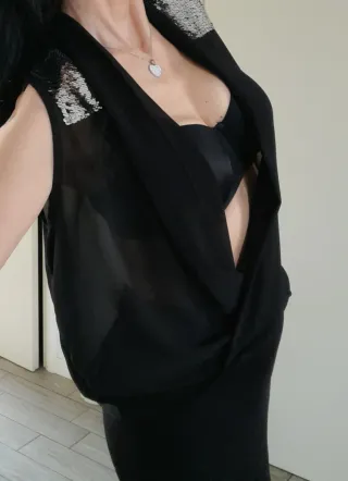 Blusa nera trasparente con paillettes