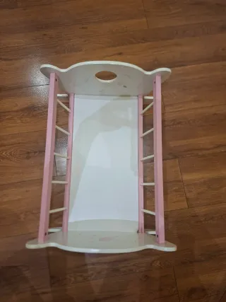 Cuna de madera para muñecas