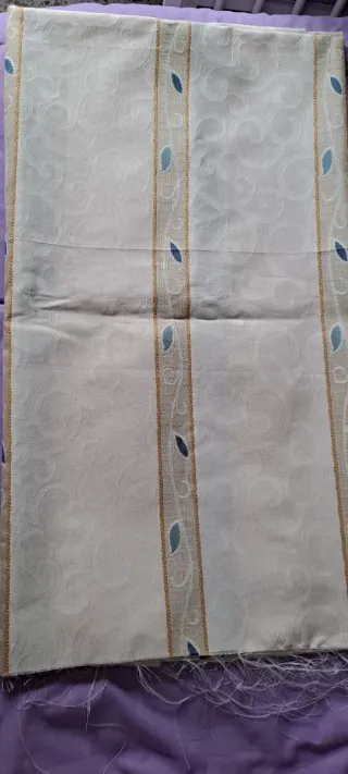 Tela beige y azul con diseño