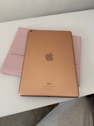 iPad 7ª generación (2019/2020) + caja + teclado
