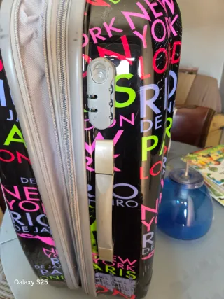 Maleta grande con diseño de ciudades