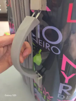 Maleta grande con diseño de ciudades