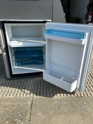 Nevera y mueble camper con fregadero