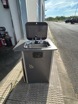 Nevera y mueble camper con fregadero