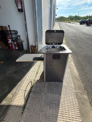 Nevera y mueble camper con fregadero