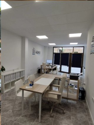 Bajo comercial en alquiler, tiene 45mtros y 10 de