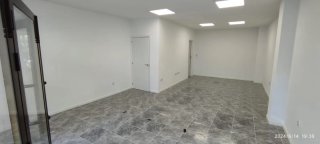 Bajo comercial en alquiler, tiene 45mtros y 10 de