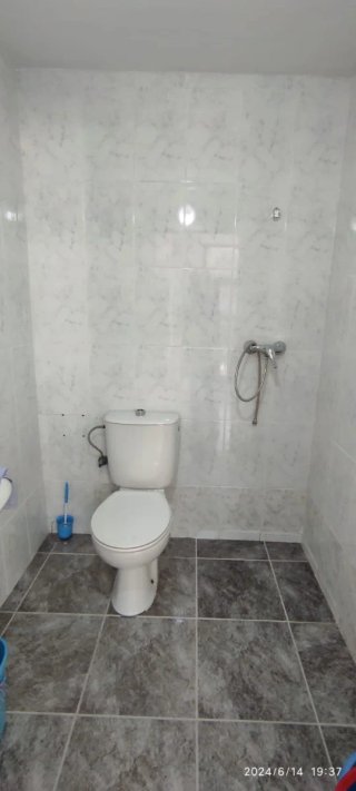 Bajo comercial en alquiler, tiene 45mtros y 10 de