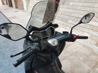Yamaha X-Max 125