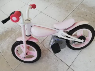Bicicleta infantil rosa y blanca
