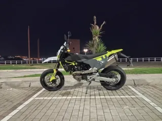 Husqvarna 701 Supermoto Gris/Amarillo