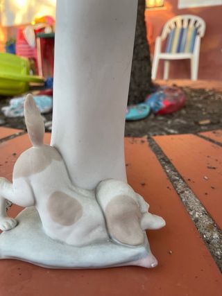 Figura antigua de porcelana con perros