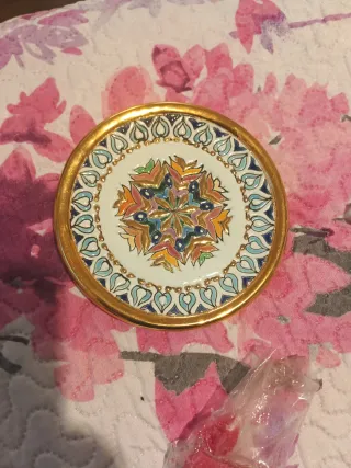 Plato decorativo cerámica dorado