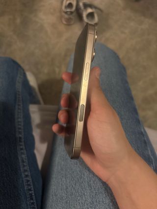 iPhone 16 Pro Blanco/Dorado