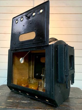 Lámpara. Mueble Bar. Pieza cine  Metálica Negra