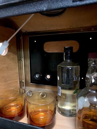 Lámpara. Mueble Bar. Pieza cine  Metálica Negra