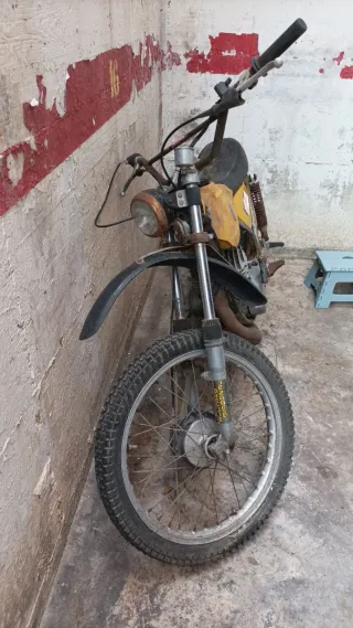 MOTO LOBITO 74 T Trials Amarilla