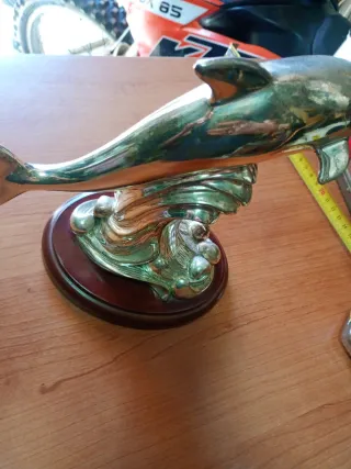 Delfino placcato argento su base