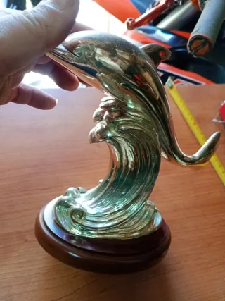 Delfino placcato argento su base