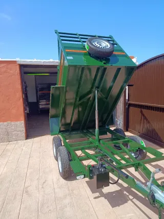 Remolque basculante verde
