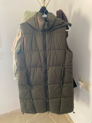 Chaleco acolchado largo verde militar