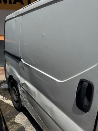 Opel Vivaro 2005, leer anuncio
