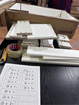 Tocador blanco con espejo y taburete