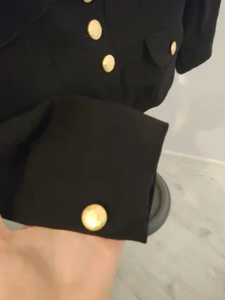 Chaqueta Negra Guy Laroche Botones Dorados