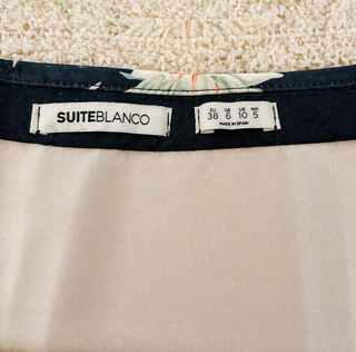 Falda corta estampada floral negra