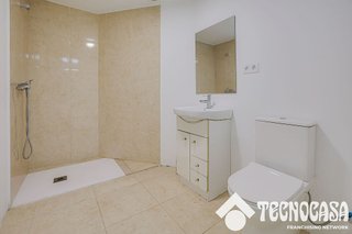 Local comercial en venta en Singuerlín - Can Franquesa - Les Oliveres en Santa Coloma de Gramanet