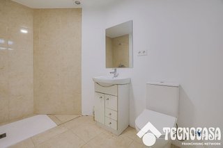 Local comercial en venta en Singuerlín - Can Franquesa - Les Oliveres en Santa Coloma de Gramanet