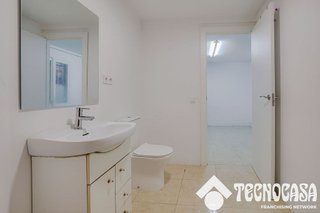 Local comercial en venta en Singuerlín - Can Franquesa - Les Oliveres en Santa Coloma de Gramanet