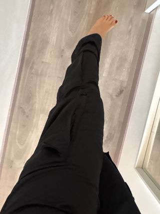 Pantalones cargo Zara negros satén bolsillos