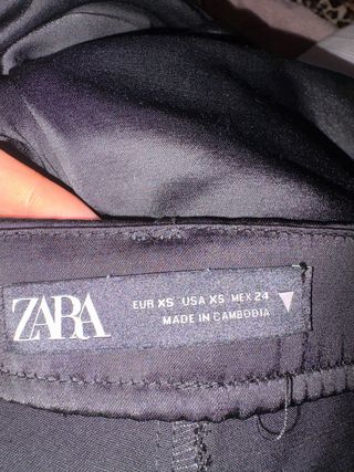 Pantalones cargo Zara negros satén bolsillos