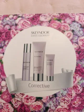 Neceser Skeyndor Corrective Mini Tallas