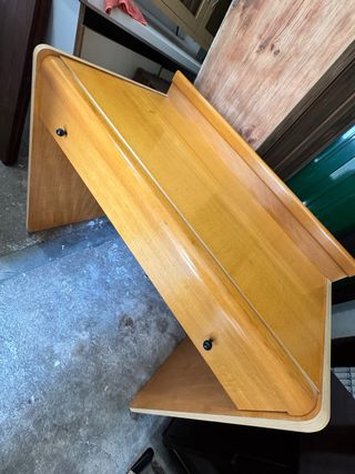 Escritorio de madera individual