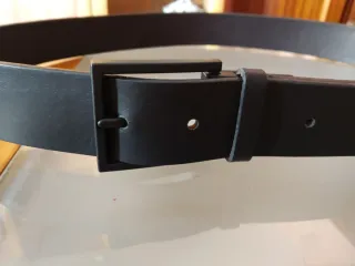 Cinturón negro con hebilla cuadrada