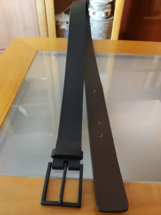 Cinturón negro con hebilla cuadrada