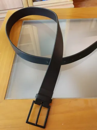 Cinturón negro con hebilla cuadrada