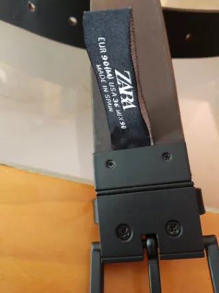 Cinturón negro con hebilla cuadrada