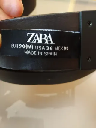 Cinturón negro con hebilla cuadrada