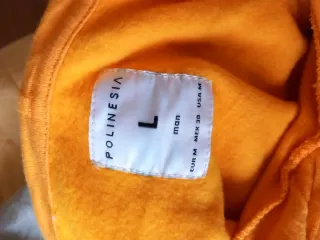 Sudadera con capucha y bolsillo frontal