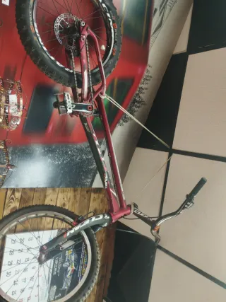 Bicicleta de Trial Roja